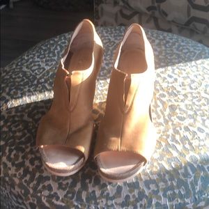 Tsubo size 9 leather wedge sandals
